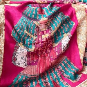 Hermes Shawl GM Parures de Samouraïs
Cashmere Rose Indien Vert Corail 140 cm